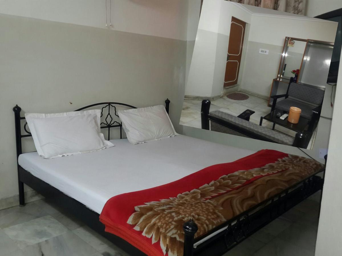 Hotel Urvashi Джайпур Екстериор снимка