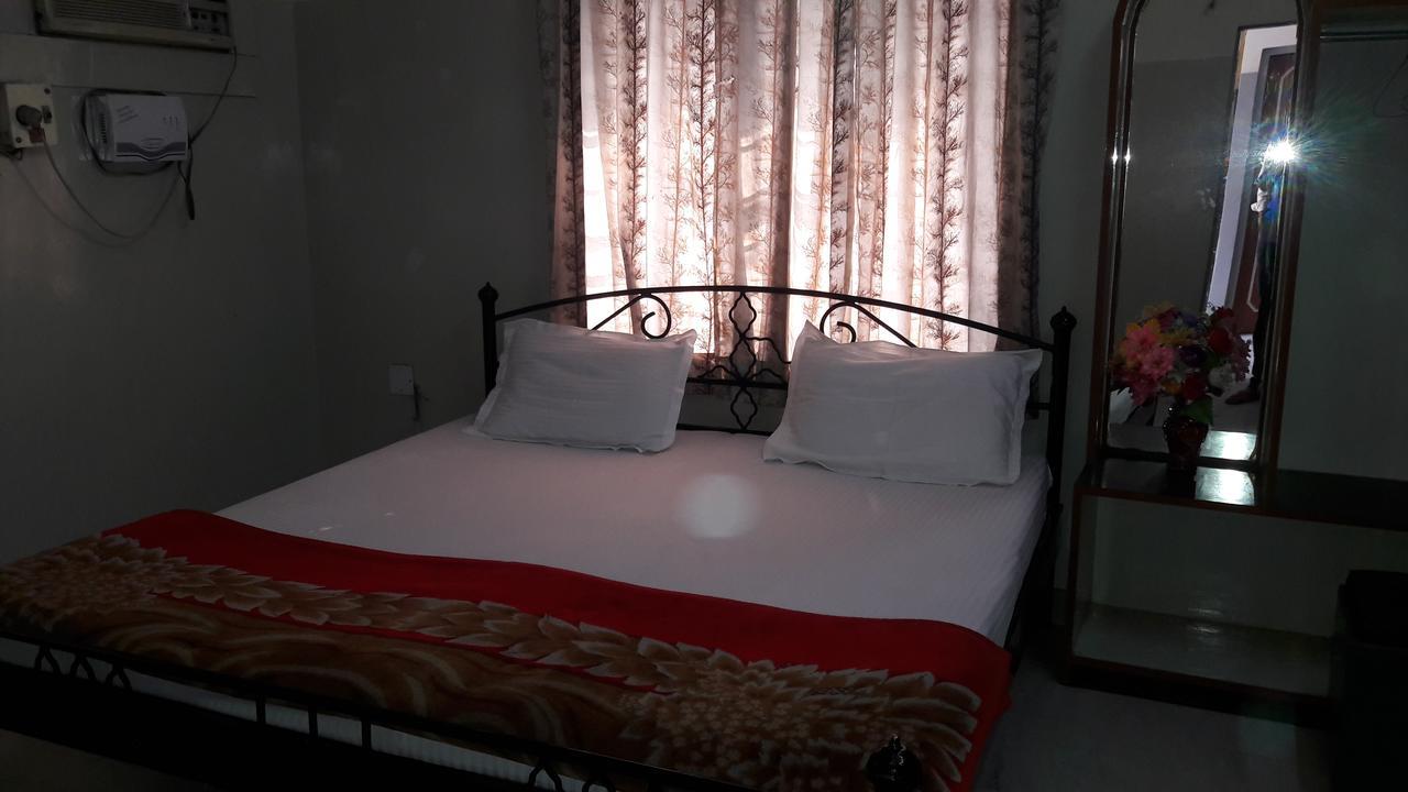 Hotel Urvashi Джайпур Екстериор снимка