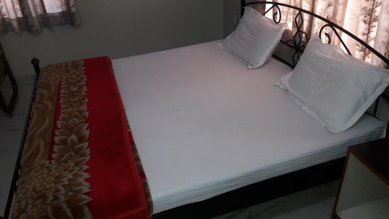Hotel Urvashi Джайпур Екстериор снимка